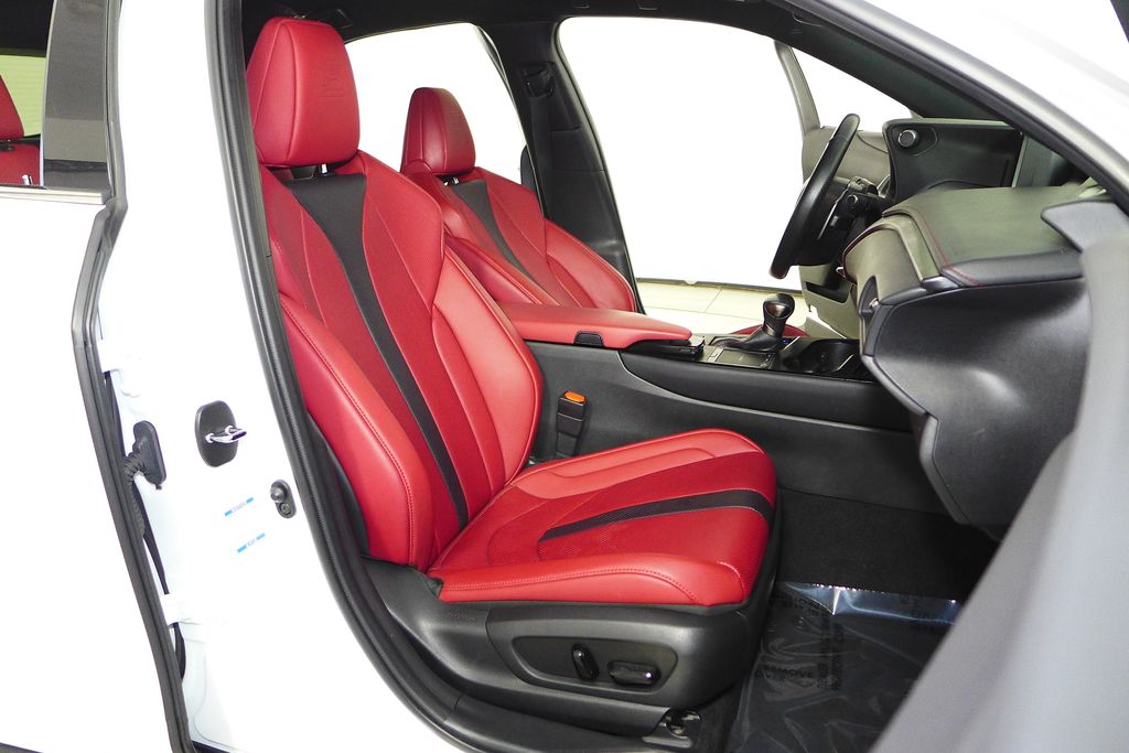 Thumbnail: 2022 Lexus UX - 18