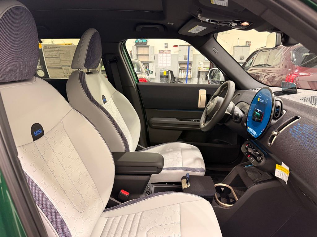 2025 MINI Cooper Countryman Iconic 28
