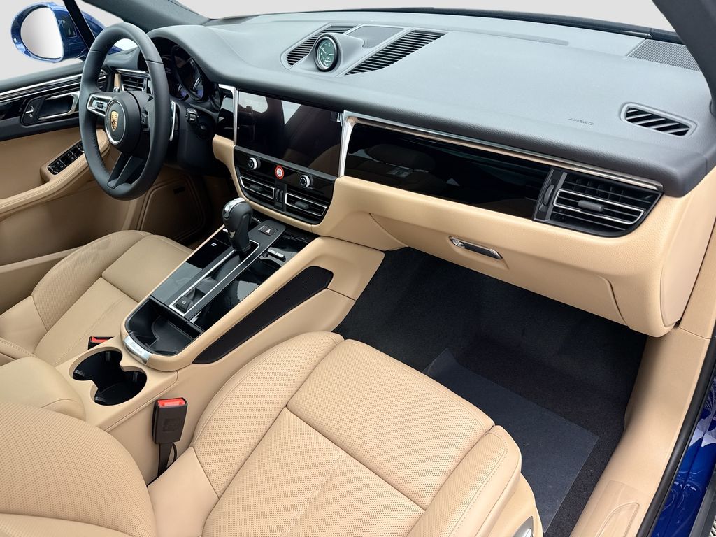 Thumbnail: 2026 Porsche Macan - 20