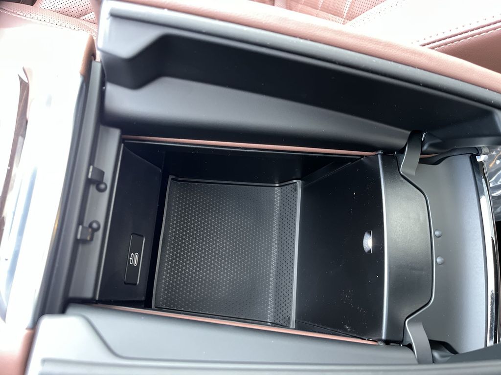 Thumbnail: 2026 BMW X7 - 21