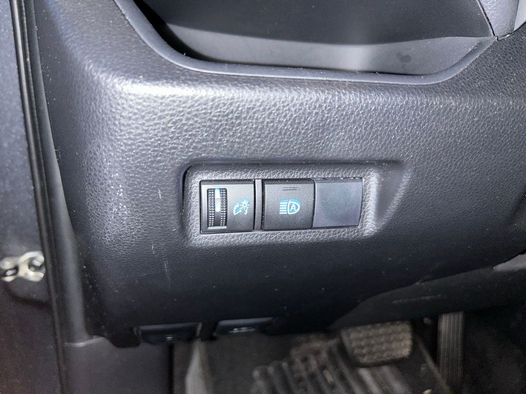 Thumbnail: 2019 Toyota RAV4 - 17