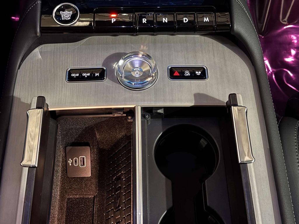 Certified Used 2025 Infinite Black Metallic Clearcoat Lincoln Reserve image 12