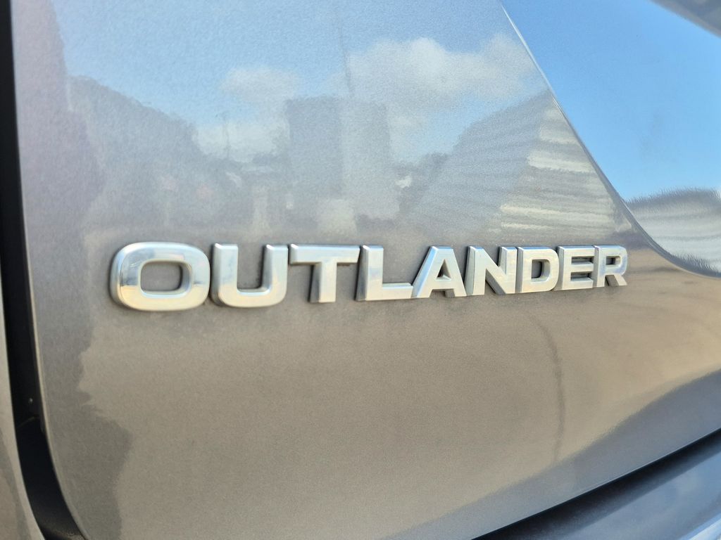 2022 Mitsubishi Outlander SE Gray at Emmons Autoplex