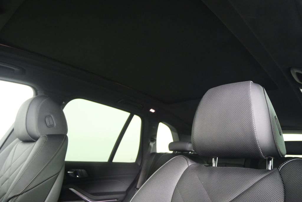 Thumbnail: 2026 BMW X5 - 12