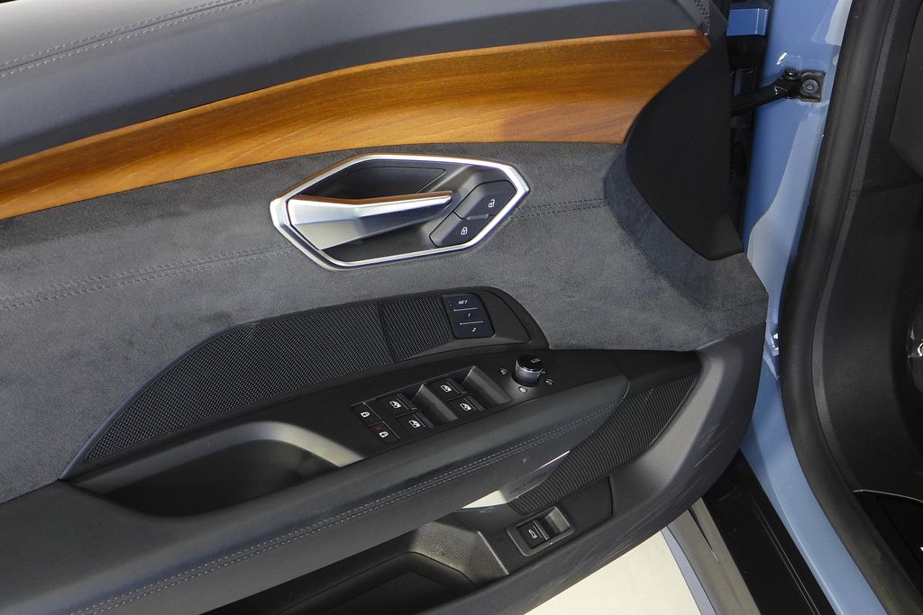 Thumbnail: 2024 Audi e-tron GT - 11