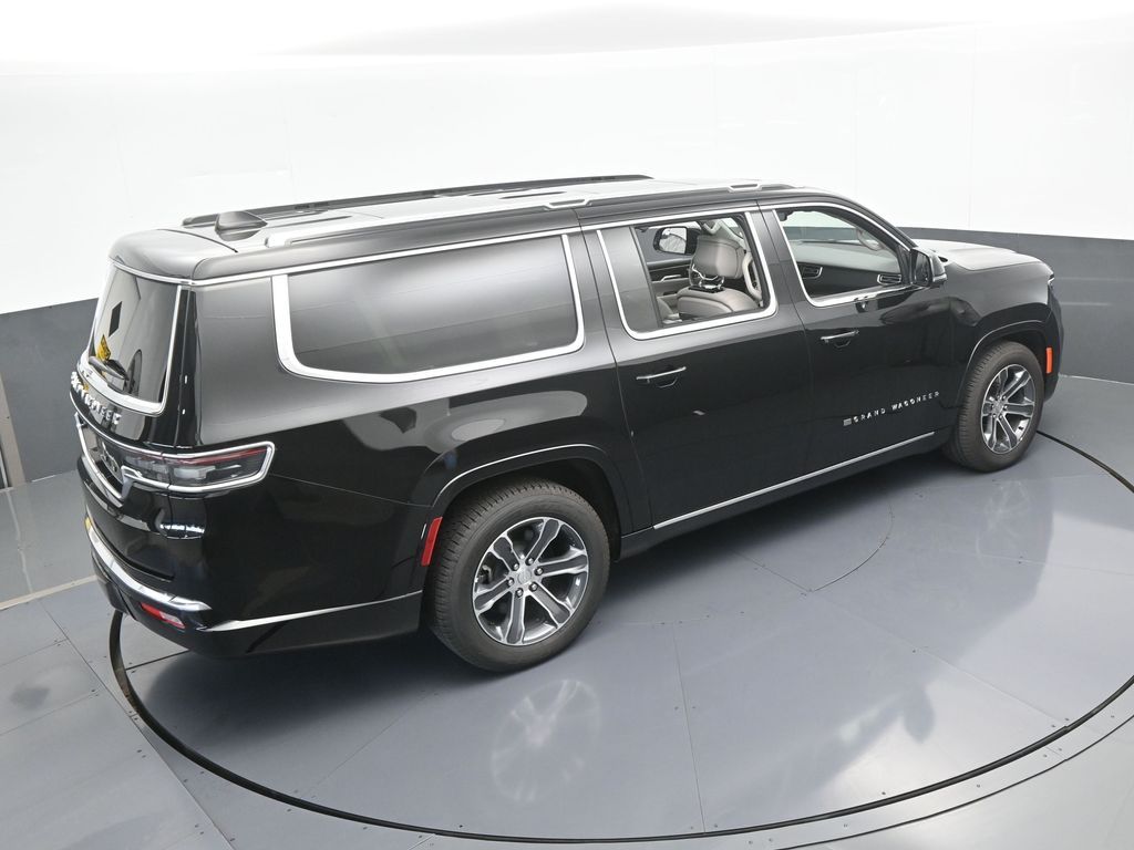 Used 2024 Diamond Black Crystal Pearlcoat Jeep Base image 67