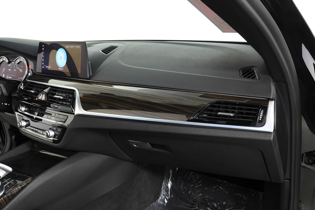 Thumbnail: 2018 BMW 5 Series - 15