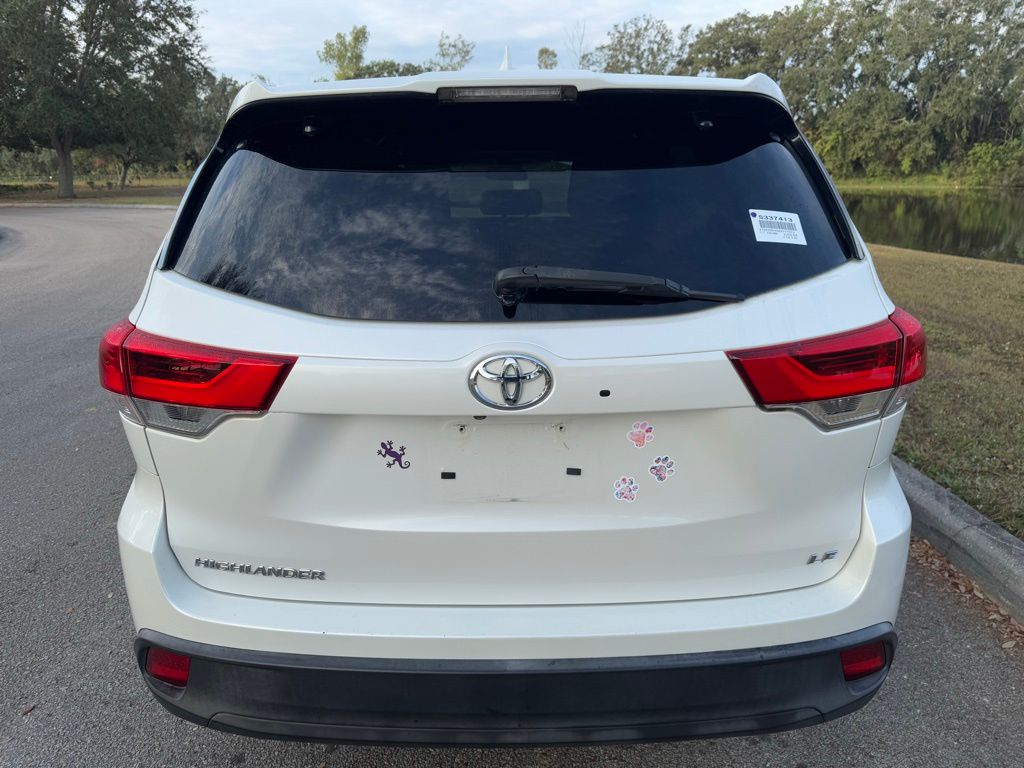 2019 Toyota Highlander LE 4