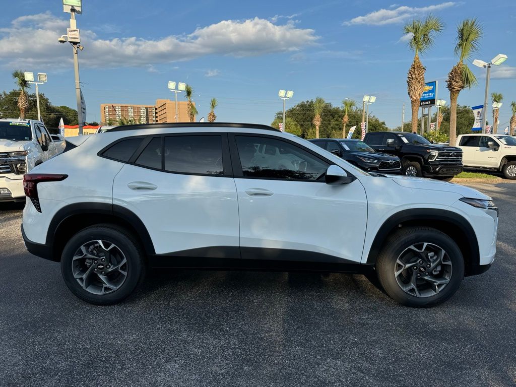 2025 Chevrolet Trax LT 9