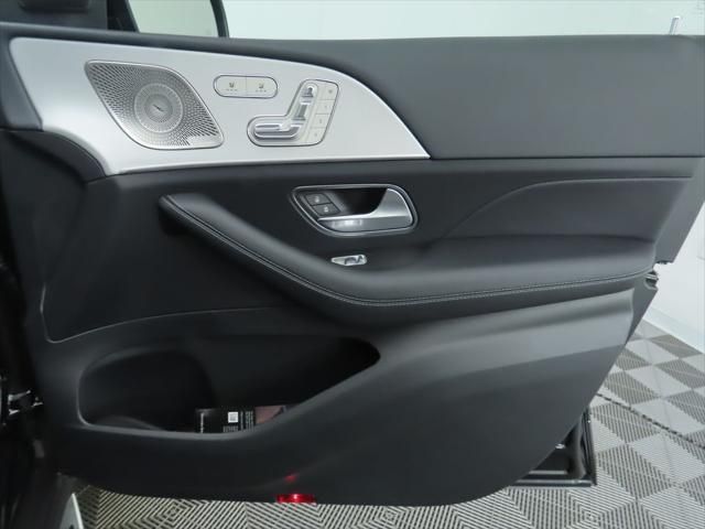 Thumbnail: 2026 Mercedes-Benz GLS - 28