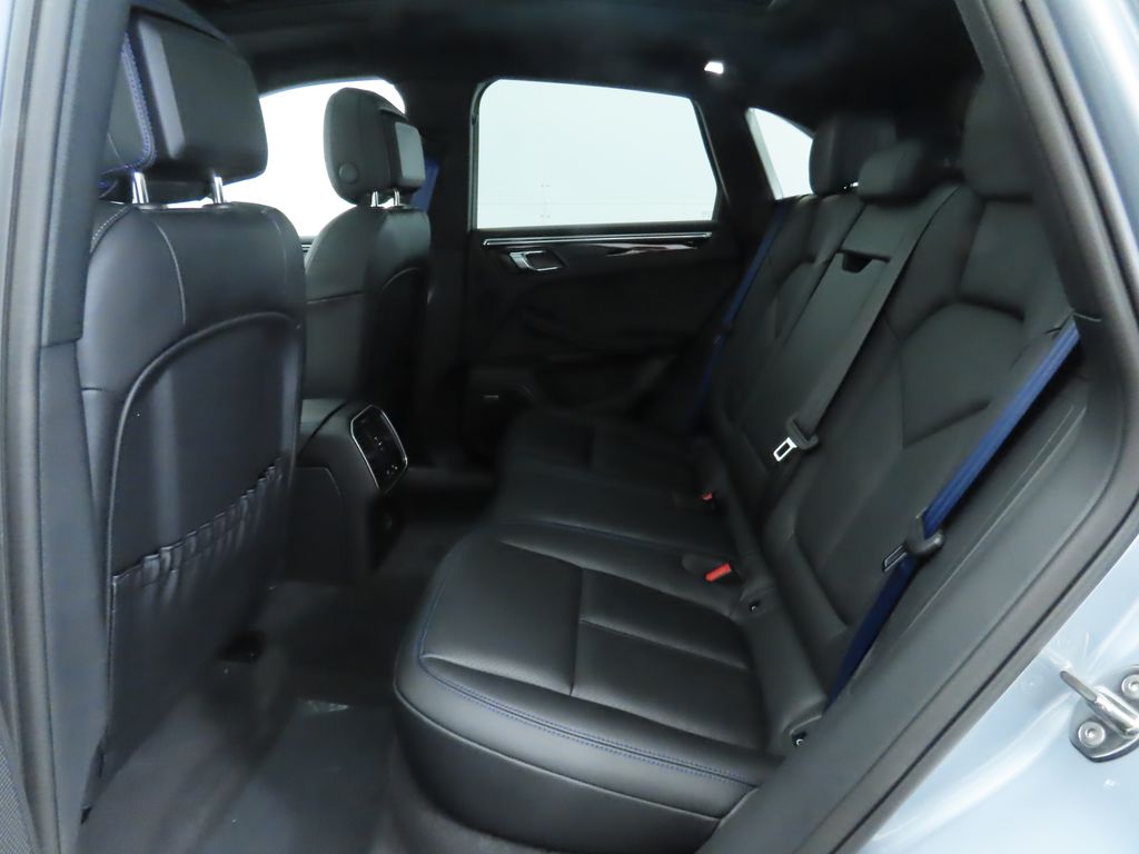 Thumbnail: 2025 Porsche Macan - 22