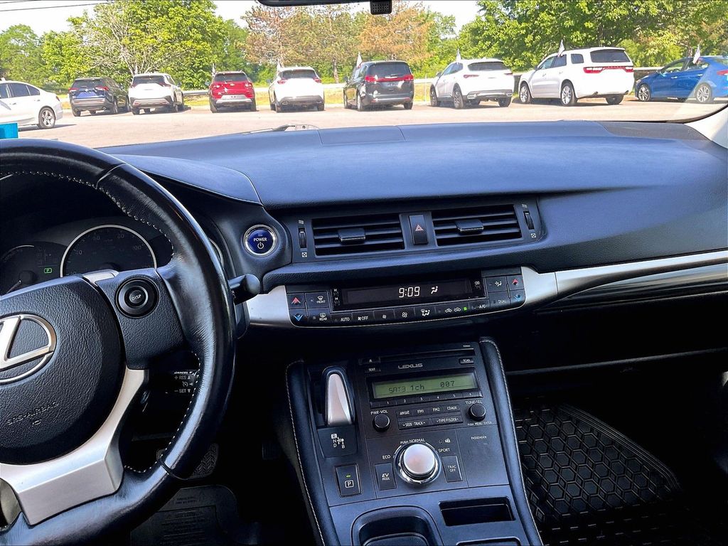 2016 Lexus CT — photo 17