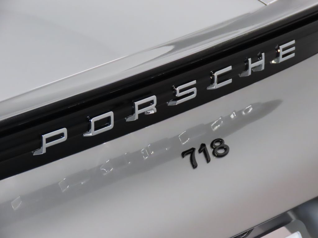 2024 Porsche 718 Boxster  17