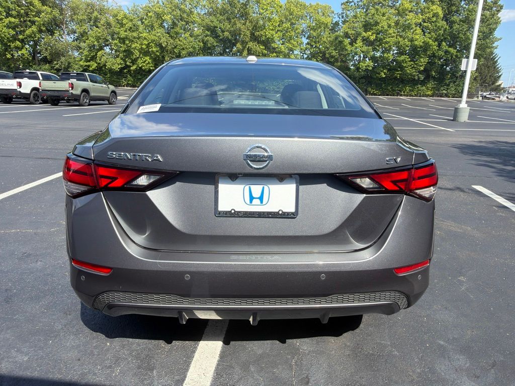Thumbnail: 2022 Nissan Sentra - 4