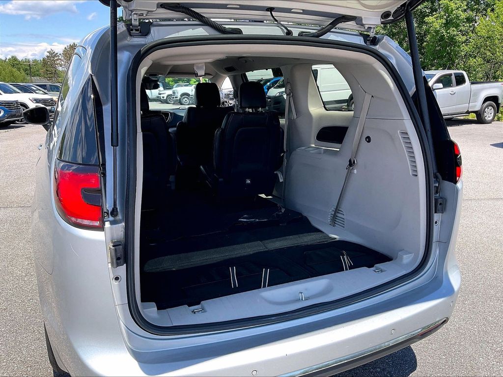 2023 Chrysler Pacifica — photo 34