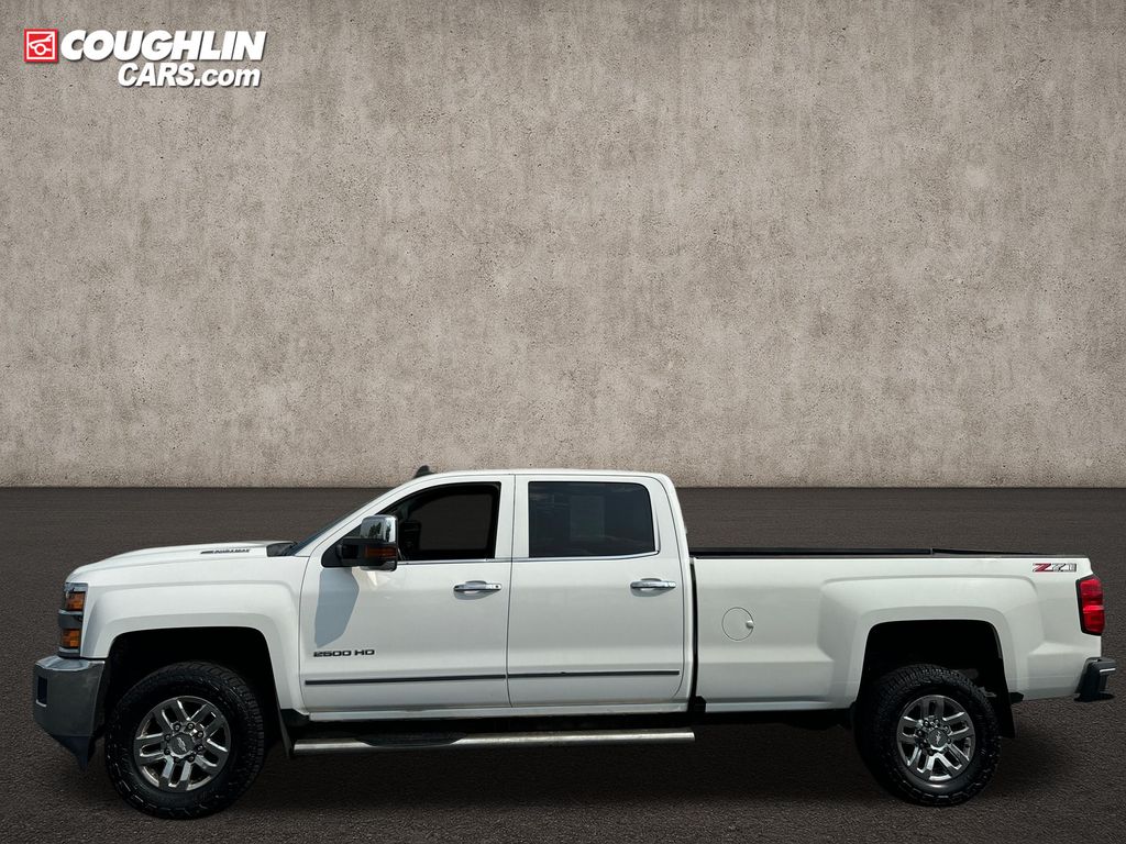 Summit White 2019 Chevrolet Silverado 2500HD Pickup Truck Four-Wheel Drive 6-Speed Automatic
