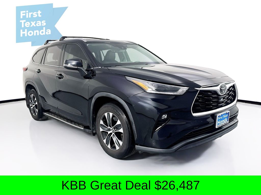 Used Car 2021 Toyota Highlander  Xle For Sale Under $30,000 In Austin, Texas