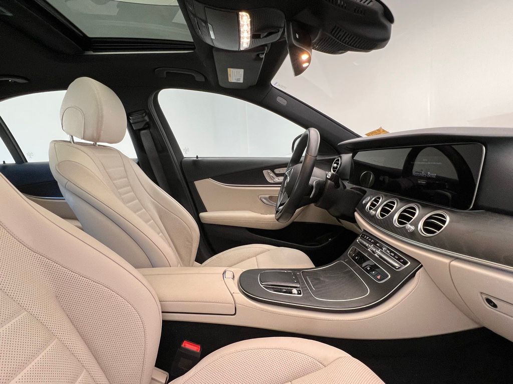 Thumbnail: 2022 Mercedes-Benz E-Class - 6