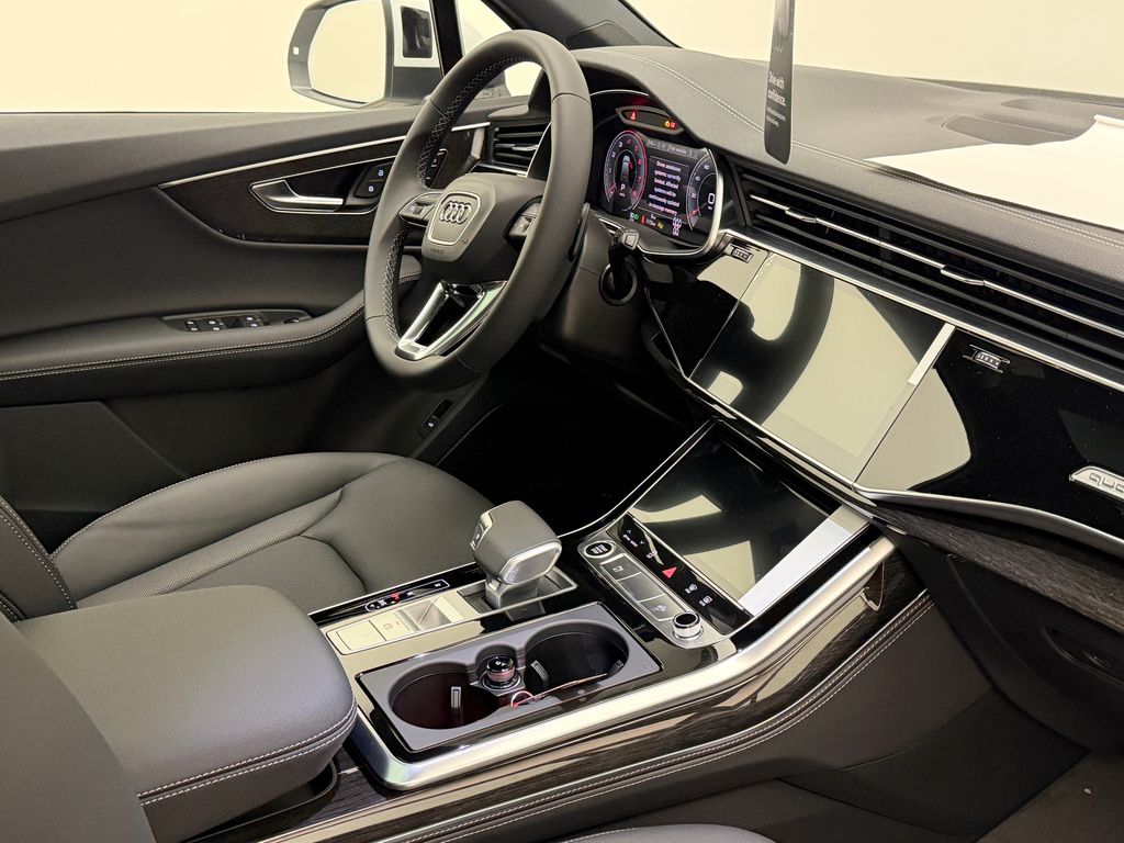 Thumbnail: 2026 Audi Q7 - 10