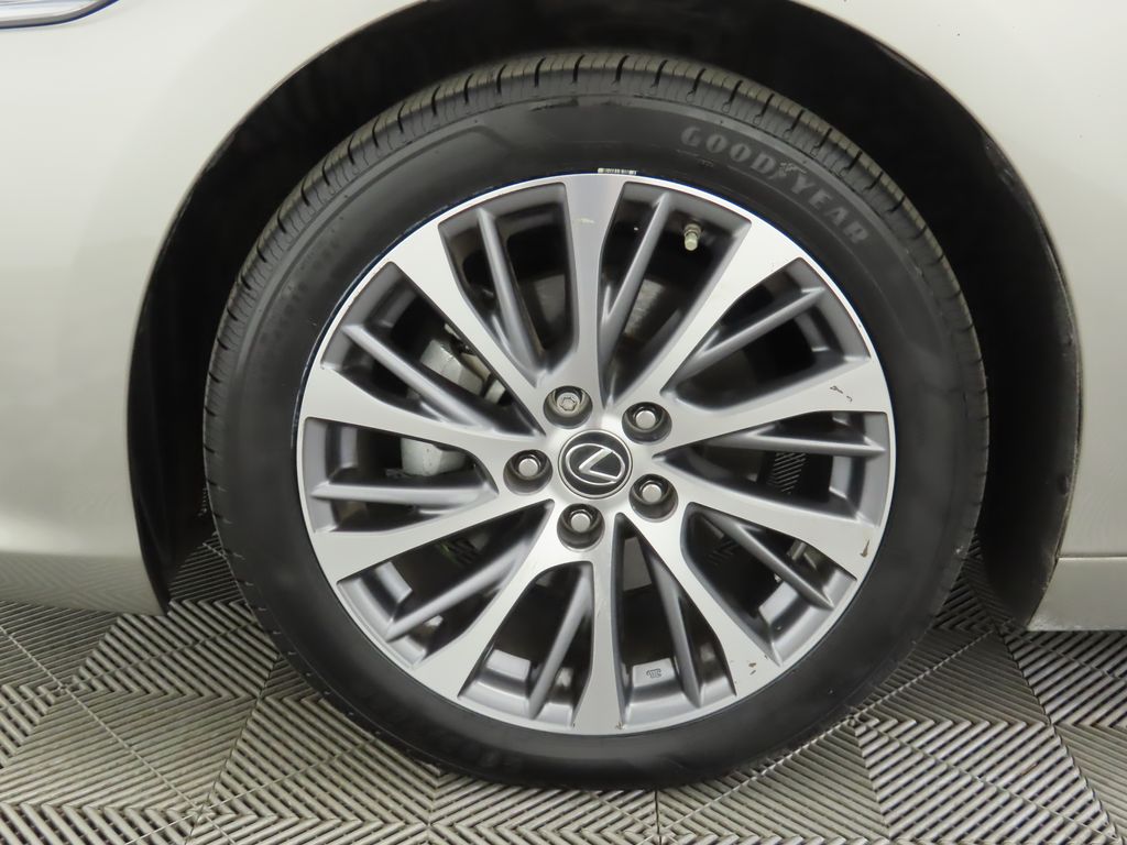 Thumbnail: 2019 Lexus ES - 29