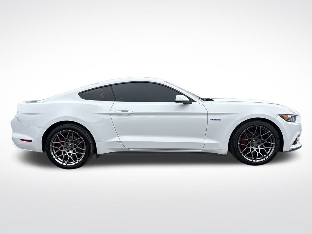 2017 Oxford White Ford Mustang V6 RWD Coupe