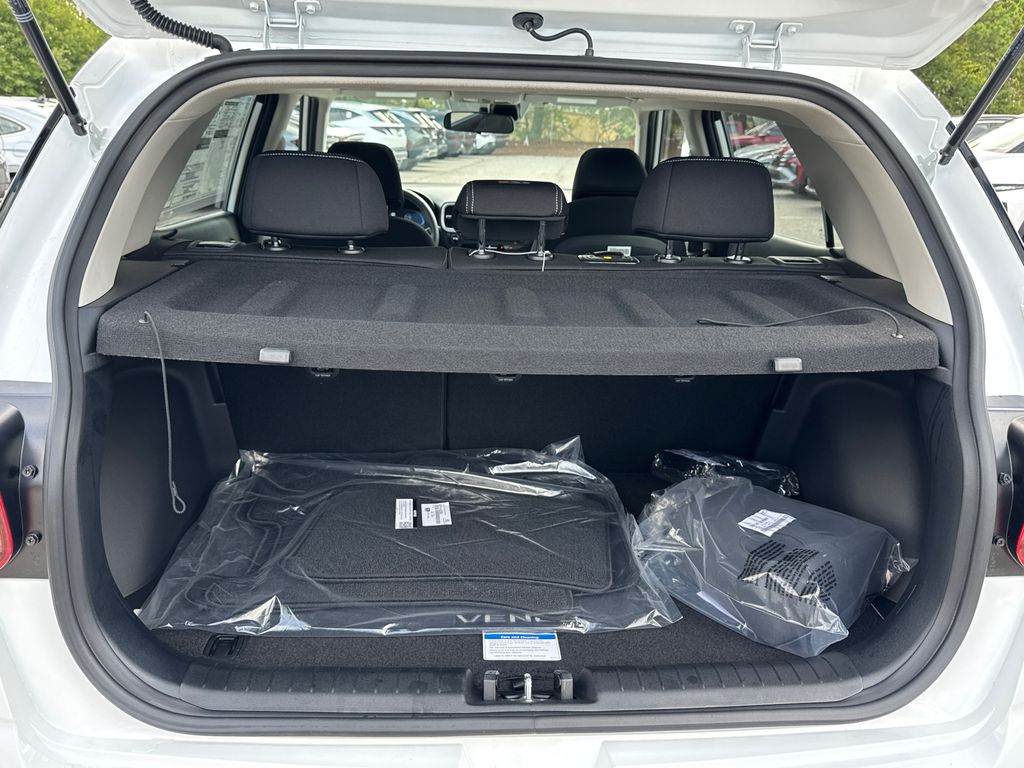 2025 Hyundai Venue SEL photo 14
