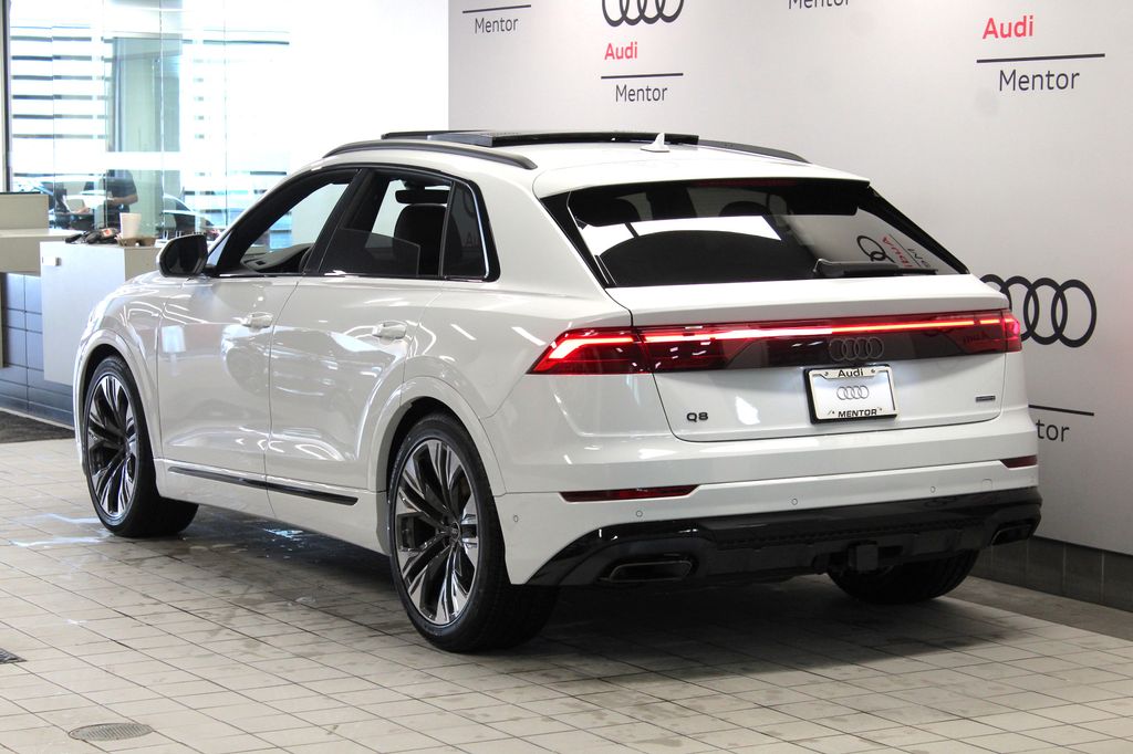 Thumbnail: 2026 Audi Q8 - 4