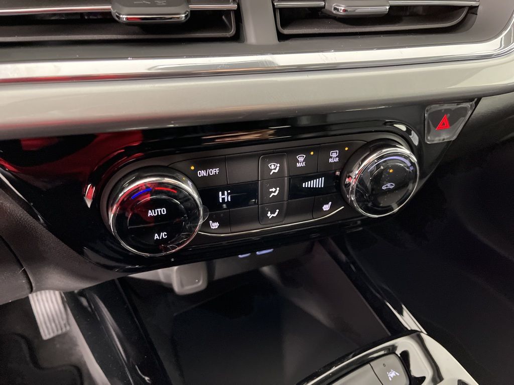 2025 Chevrolet Trax LT 29