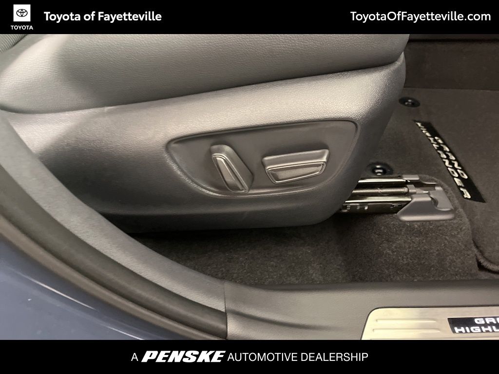 Thumbnail: 2026 Toyota Grand Highlander - 9