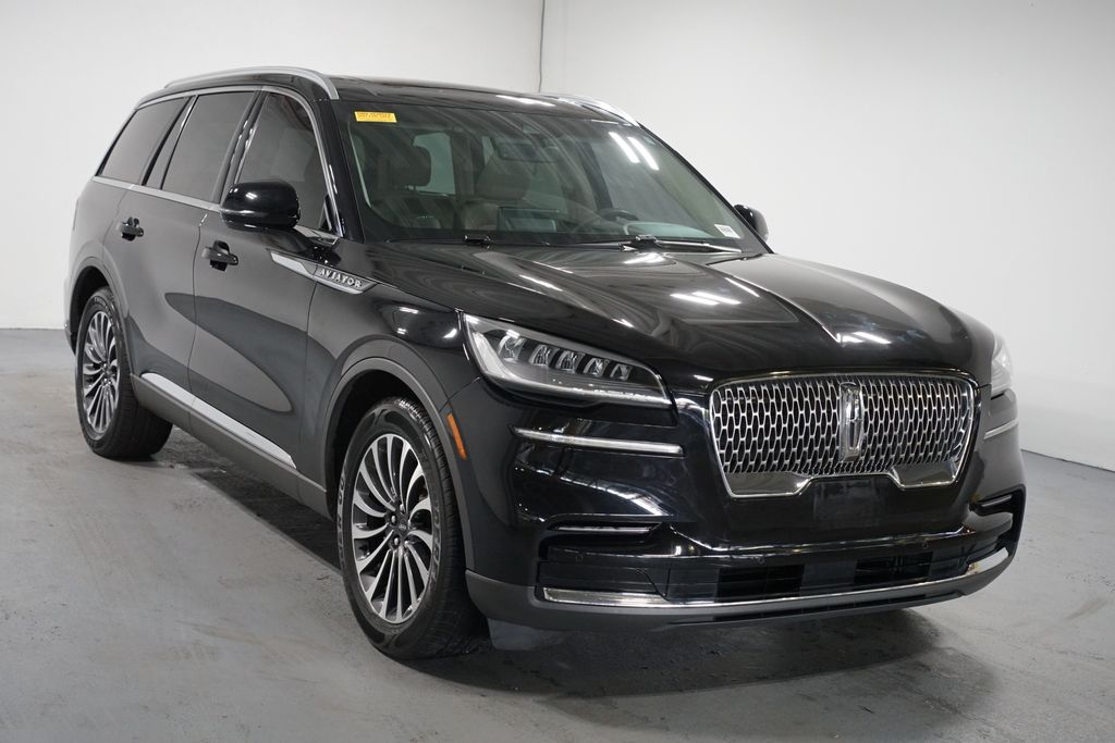 Thumbnail: 2023 Lincoln Aviator - 3