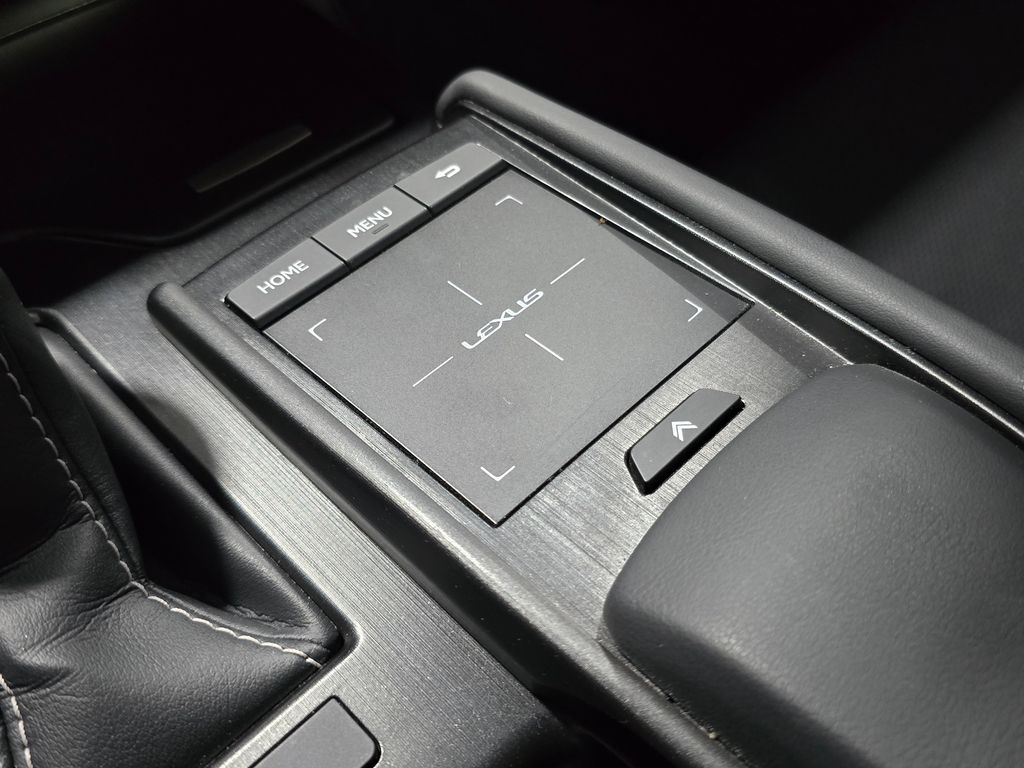 Thumbnail: 2021 Lexus ES - 26