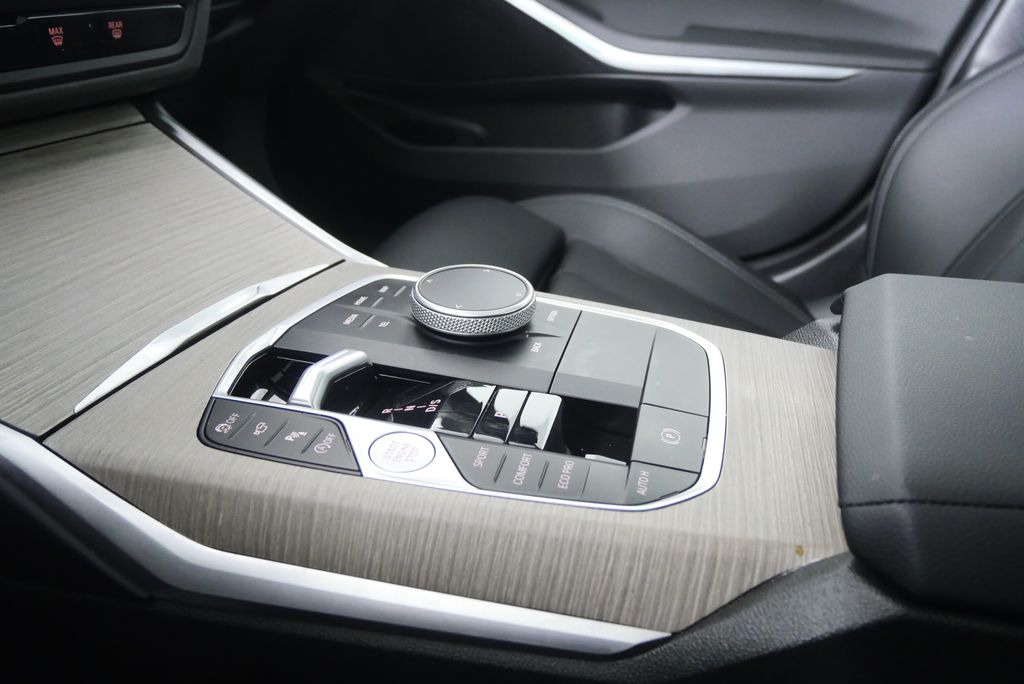 Thumbnail: 2025 BMW 3 Series - 25