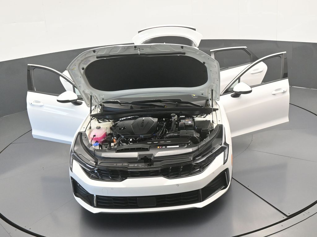New 2025 Snow White Pearl Kia LXS image 65