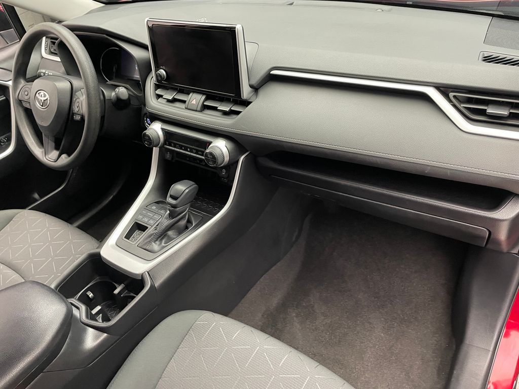 2023 Toyota RAV4 XLE 16