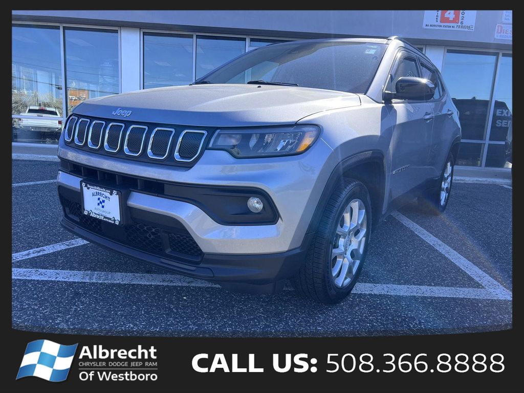 Billet Silver Metallic Clearcoat 2022 Jeep Compass Latitude Lux 4WD SUV / Crossover Four-Wheel Drive 9-Speed Automatic