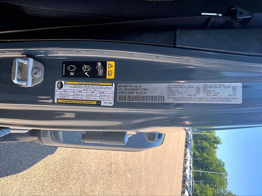 2024 Jeep Wrangler — photo 32