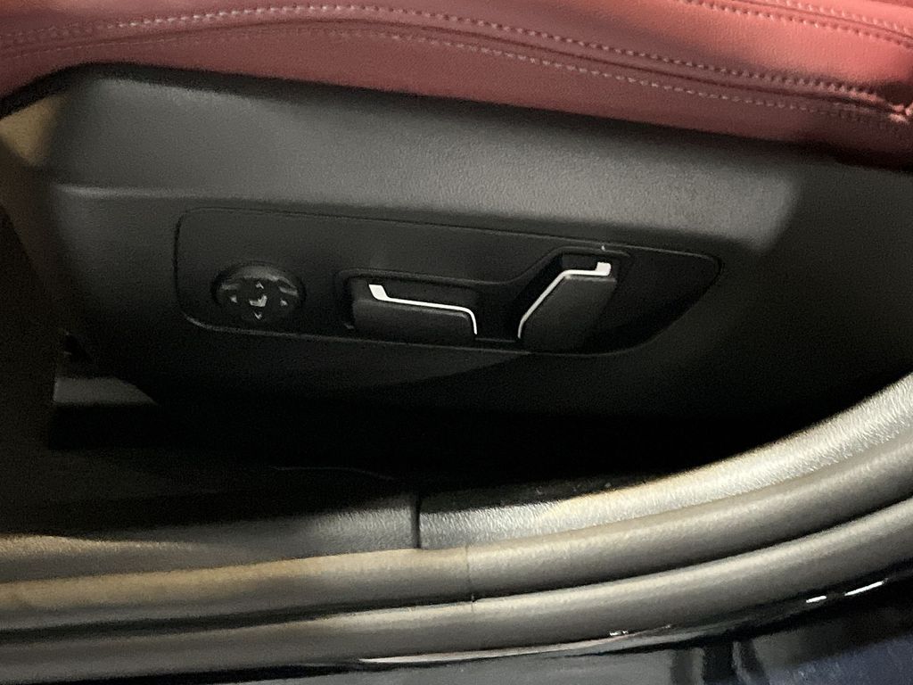 Thumbnail: 2025 BMW 5 Series - 12