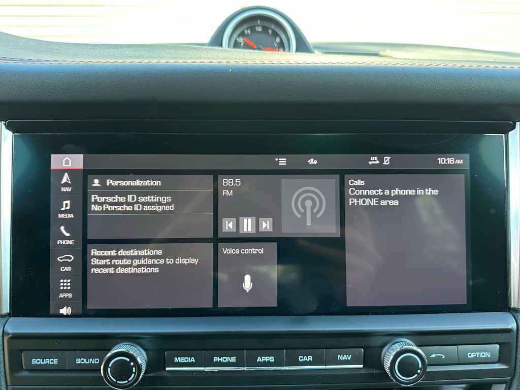 Thumbnail: 2020 Porsche Macan - 27