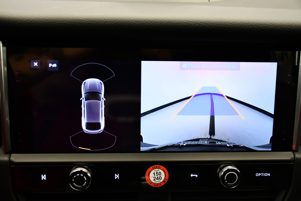 Thumbnail: 2026 Porsche Macan - 22