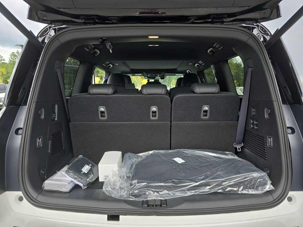 2025 Aspen White Tricoat/Super Black Nissan Armada PRO-4X 4X4 SUV