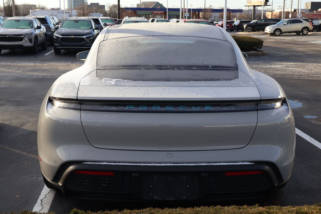 Thumbnail: 2022 Porsche Taycan - 10