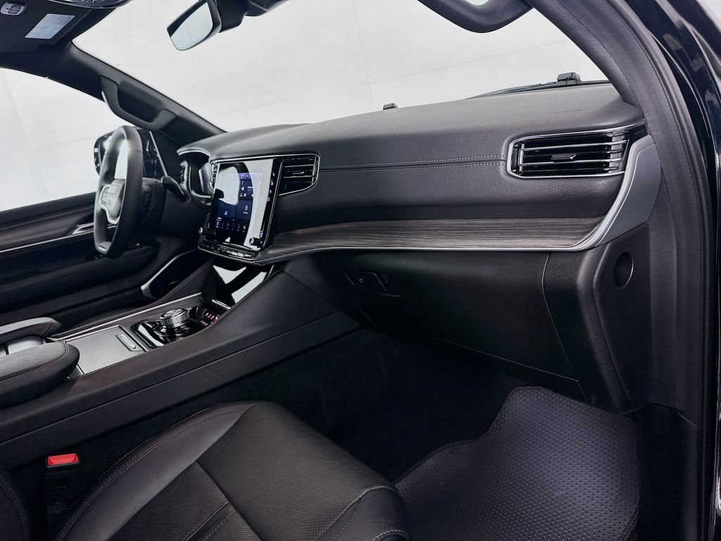 Thumbnail: 2024 Jeep Wagoneer - 30