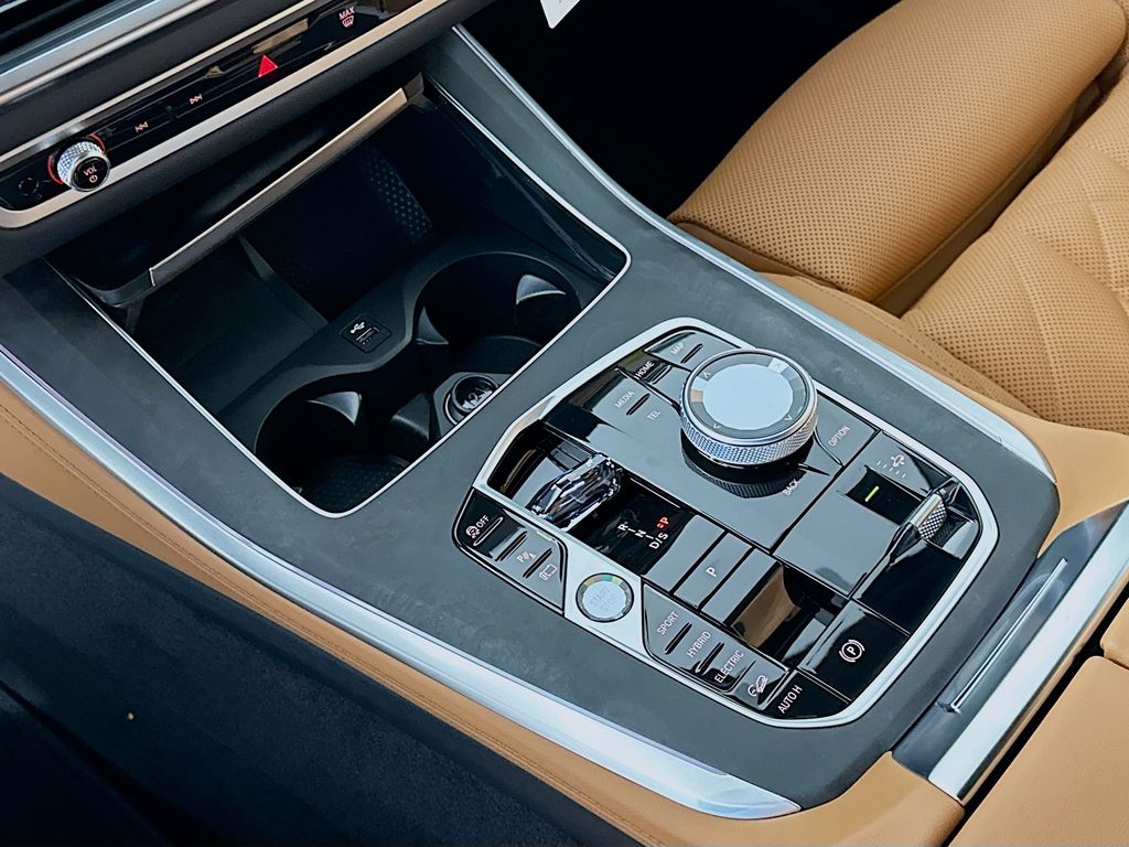 Thumbnail: 2026 BMW X5 - 15