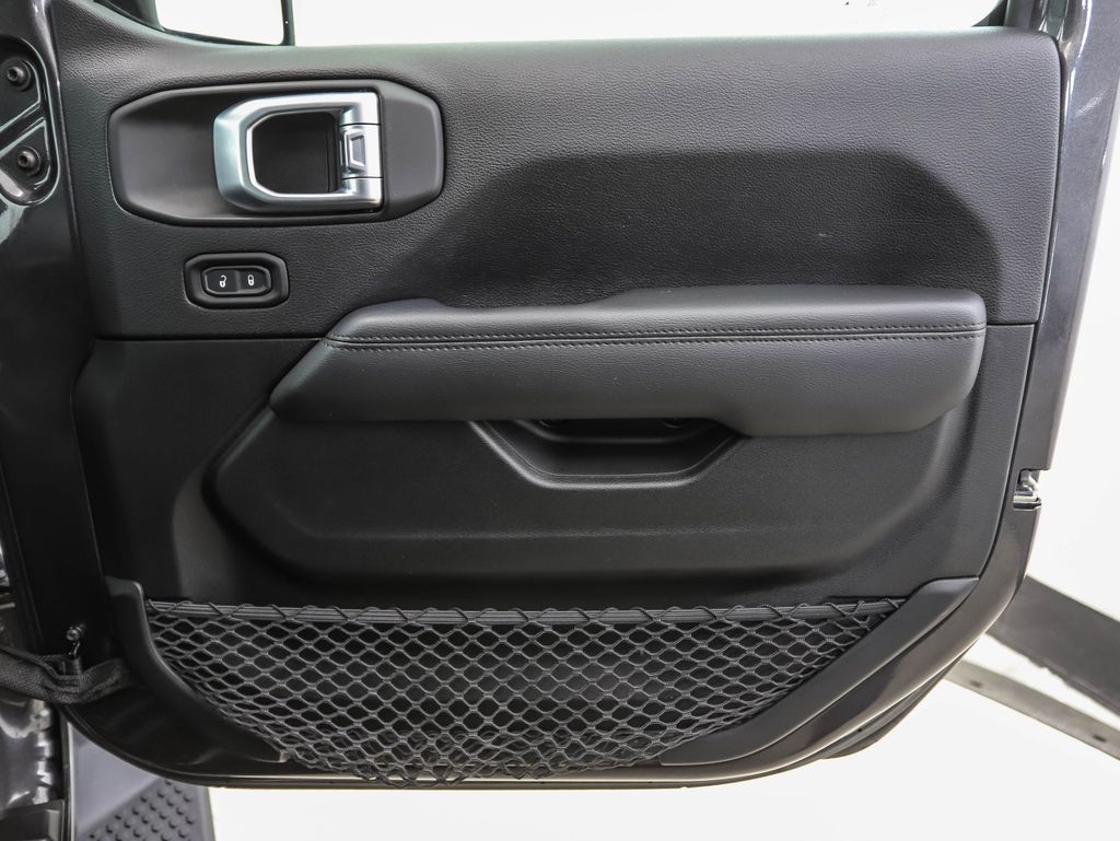 Thumbnail: 2020 Jeep Wrangler - 28