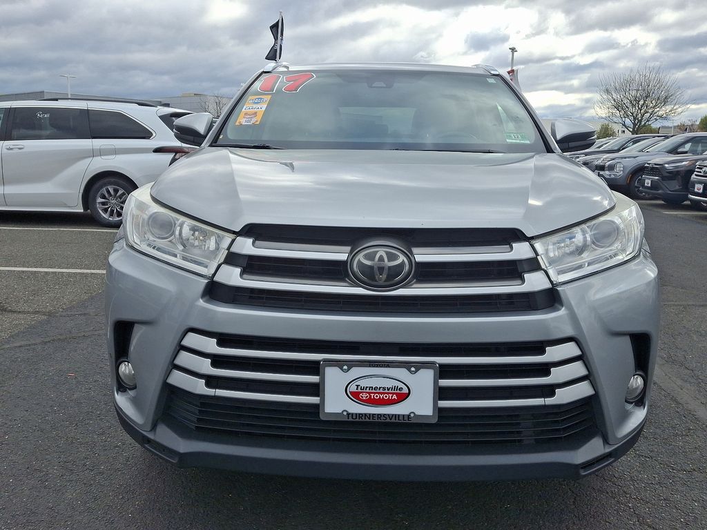 2017 Toyota Highlander XLE 2