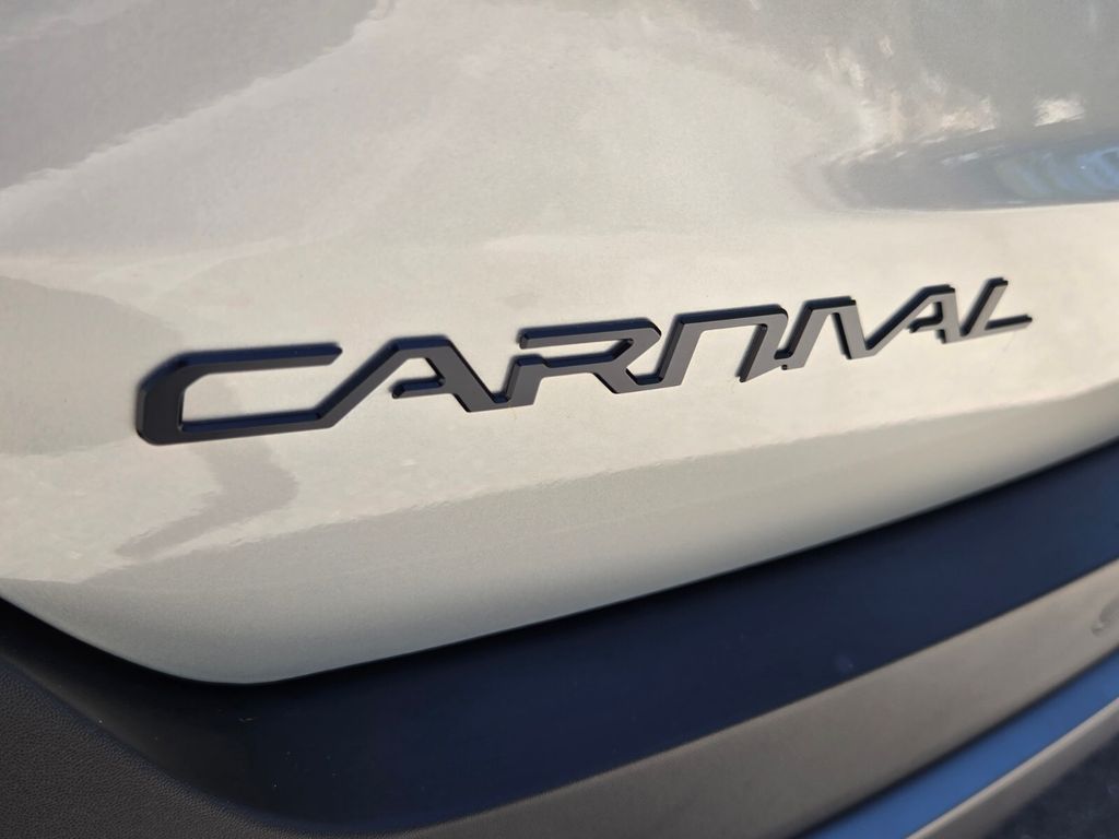 2027 Kia Carnival - $50,620
