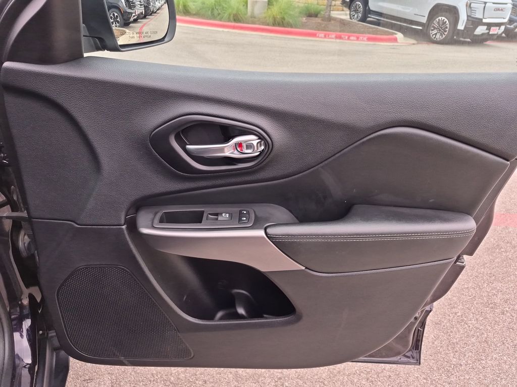 Used Car 2021 Jeep Cherokee  Latitude Lux For Sale Under $25,000 In Austin, Texas