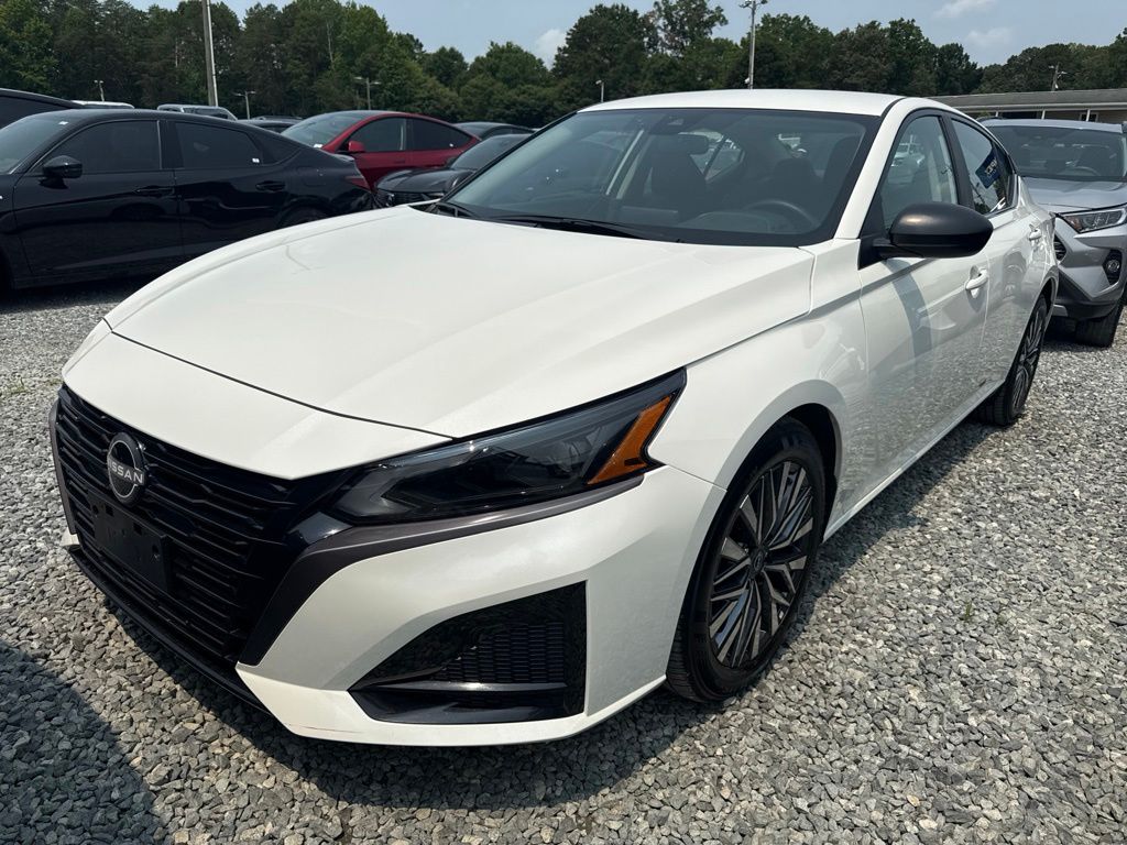 Pearl White Tricoat 2026 Nissan Altima Sedan Front-Wheel Drive Continuously Variable Transmission