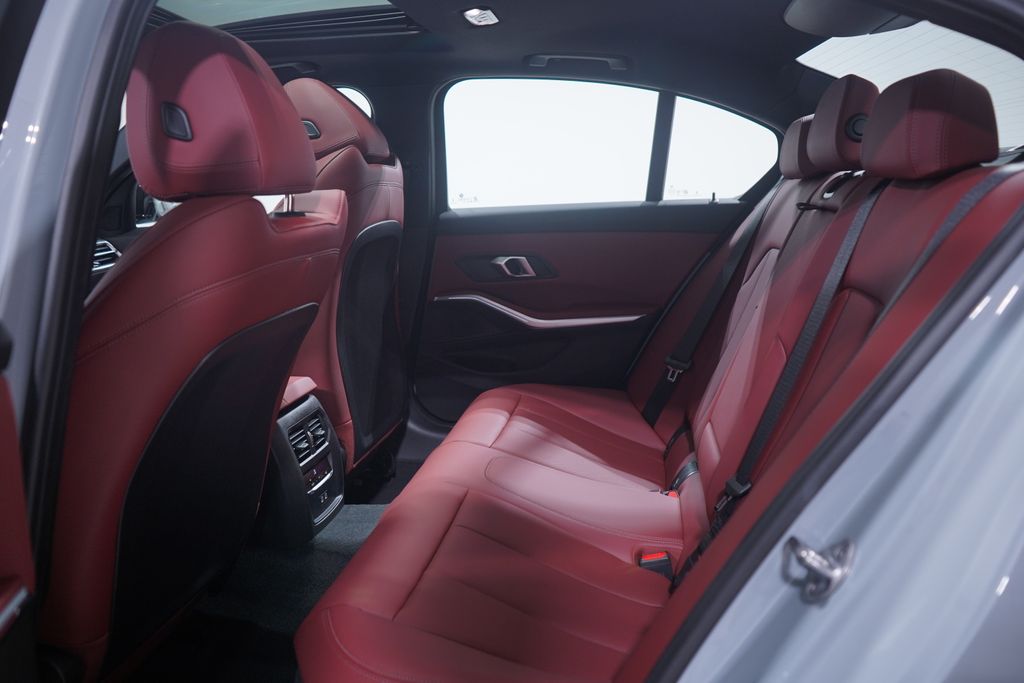 2025 BMW 3 Series 330i 9