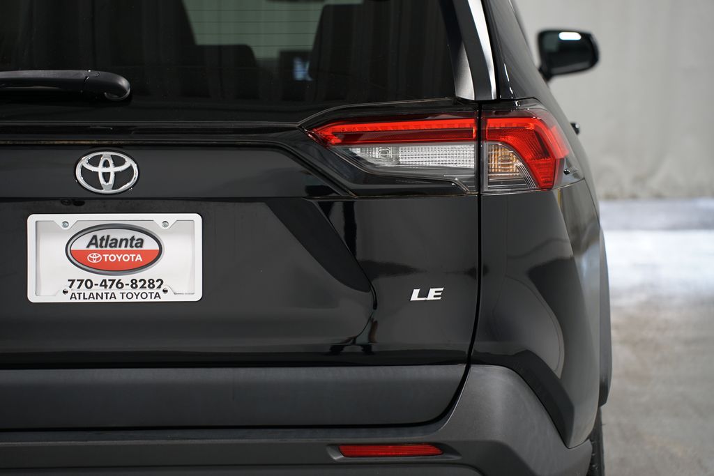 2022 Toyota RAV4 LE 10